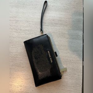 Michael Kors Leather Smartphone Wallet